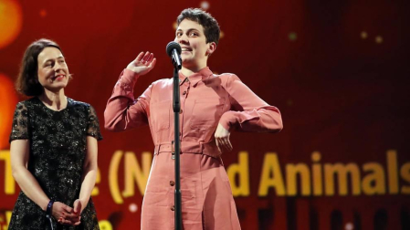 Fotografías de la alfombra roja y de la entrega de premios de la 70ª edición de la Berlinale, que ha otorgado el Oso de Oro a la película iraní 'There is no Evil'.