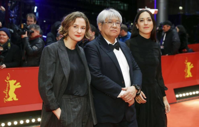 Fotografías de la alfombra roja y de la entrega de premios de la 70ª edición de la Berlinale, que ha otorgado el Oso de Oro a la película iraní 'There is no Evil'.