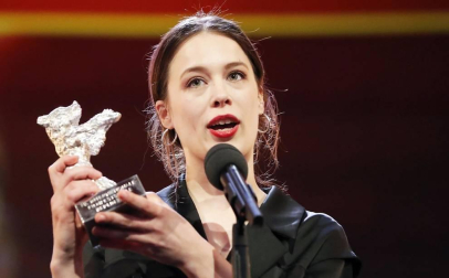 Fotografías de la alfombra roja y de la entrega de premios de la 70ª edición de la Berlinale, que ha otorgado el Oso de Oro a la película iraní 'There is no Evil'.