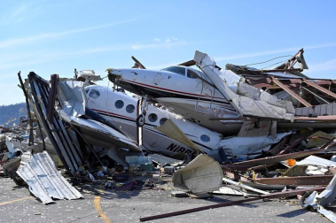 El azote de "devastadores" tornados deja al menos 25 muertos en EE UU