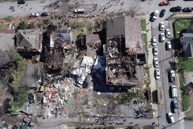 El azote de "devastadores" tornados deja al menos 25 muertos en EE UU