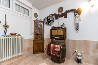 Se vende chalet a 10 minutos de Pamplona, cercano a Itaroa con todos los servicios y transporte público cada 20 min.