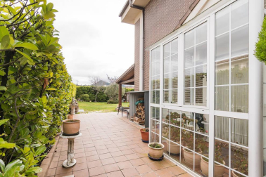 Se vende chalet a 10 minutos de Pamplona, cercano a Itaroa con todos los servicios y transporte público cada 20 min.