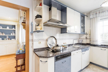 Se vende chalet a 10 minutos de Pamplona, cercano a Itaroa con todos los servicios y transporte público cada 20 min.