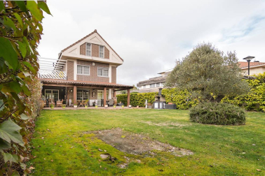 Se vende chalet a 10 minutos de Pamplona, cercano a Itaroa con todos los servicios y transporte público cada 20 min.