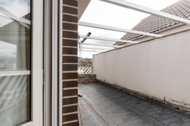 Se vende chalet a 10 minutos de Pamplona, cercano a Itaroa con todos los servicios y transporte público cada 20 min.