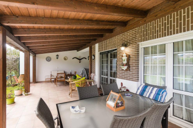Se vende chalet a 10 minutos de Pamplona, cercano a Itaroa con todos los servicios y transporte público cada 20 min.