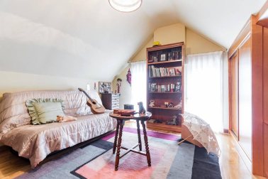 Se vende chalet a 10 minutos de Pamplona, cercano a Itaroa con todos los servicios y transporte público cada 20 min.