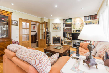 Se vende chalet a 10 minutos de Pamplona, cercano a Itaroa con todos los servicios y transporte público cada 20 min.