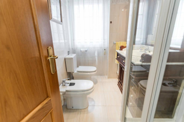 Se vende chalet a 10 minutos de Pamplona, cercano a Itaroa con todos los servicios y transporte público cada 20 min.