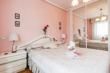 Se vende chalet a 10 minutos de Pamplona, cercano a Itaroa con todos los servicios y transporte público cada 20 min.