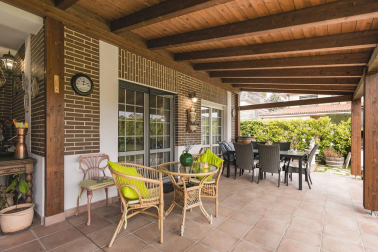 Se vende chalet a 10 minutos de Pamplona, cercano a Itaroa con todos los servicios y transporte público cada 20 min.