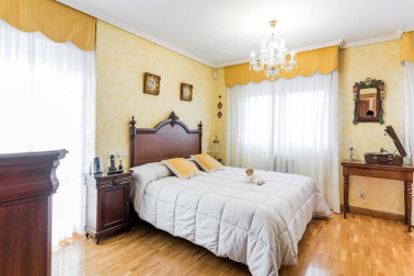 Se vende chalet a 10 minutos de Pamplona, cercano a Itaroa con todos los servicios y transporte público cada 20 min.