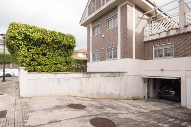 Se vende chalet a 10 minutos de Pamplona, cercano a Itaroa con todos los servicios y transporte público cada 20 min.