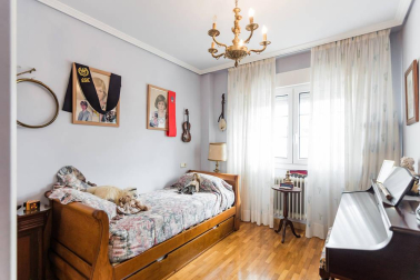 Se vende chalet a 10 minutos de Pamplona, cercano a Itaroa con todos los servicios y transporte público cada 20 min.