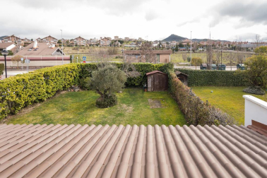 Se vende chalet a 10 minutos de Pamplona, cercano a Itaroa con todos los servicios y transporte público cada 20 min.