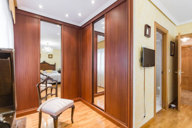 Se vende chalet a 10 minutos de Pamplona, cercano a Itaroa con todos los servicios y transporte público cada 20 min.