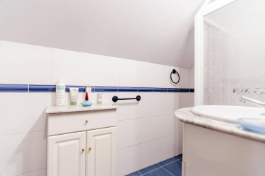 Se vende chalet a 10 minutos de Pamplona, cercano a Itaroa con todos los servicios y transporte público cada 20 min.