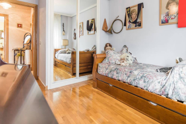 Se vende chalet a 10 minutos de Pamplona, cercano a Itaroa con todos los servicios y transporte público cada 20 min.