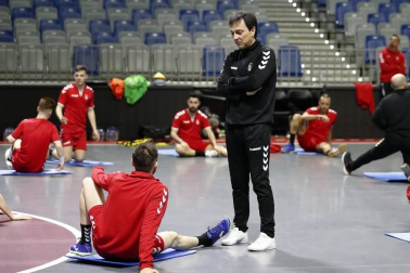 Imágenes del Osasuna Magna durante el entrenamiento en Málaga, donde jugará la Copa de España.