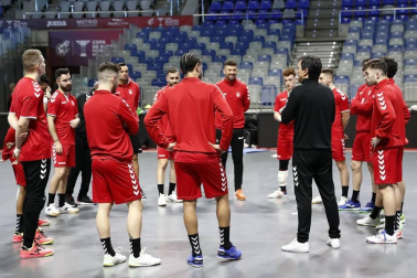 Imágenes del Osasuna Magna durante el entrenamiento en Málaga, donde jugará la Copa de España.