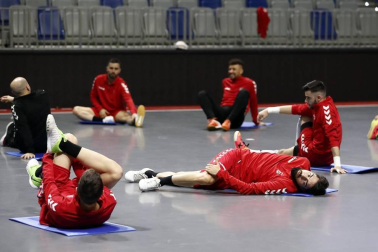 Imágenes del Osasuna Magna durante el entrenamiento en Málaga, donde jugará la Copa de España.