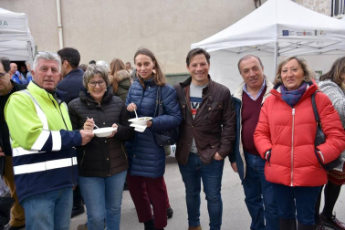El pasado sábado 29 de febrero Cabanillas sacó a la calle dos de sus mayores tesoros verdes para celebrar el I Día de la Acelga y la Borraja 2020. Organizada por el Consorcio EDER, la jornada contó con exposiciones, degustaciones variadas, venta de productos típicos, talleres de todo tipo, visitas guiadas y hasta hinchables para los más pequeños.