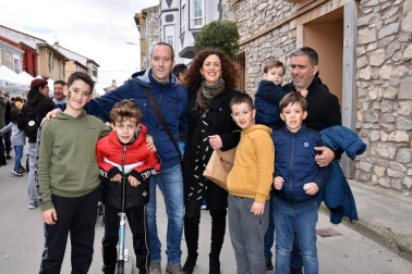 El pasado sábado 29 de febrero Cabanillas sacó a la calle dos de sus mayores tesoros verdes para celebrar el I Día de la Acelga y la Borraja 2020. Organizada por el Consorcio EDER, la jornada contó con exposiciones, degustaciones variadas, venta de productos típicos, talleres de todo tipo, visitas guiadas y hasta hinchables para los más pequeños.
