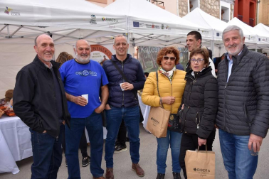 El pasado sábado 29 de febrero Cabanillas sacó a la calle dos de sus mayores tesoros verdes para celebrar el I Día de la Acelga y la Borraja 2020. Organizada por el Consorcio EDER, la jornada contó con exposiciones, degustaciones variadas, venta de productos típicos, talleres de todo tipo, visitas guiadas y hasta hinchables para los más pequeños.