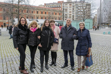 El musical 'West Side Story' aterrizó en Baluarte para deleite de los asistentes, que pudieron disfrutar de uno de los musicales más importantes del teatro universal. Grandes y pequeños se acercaron hasta el auditorio para disfrutar de la partitura de Leonard Bernstein, una de las mejores en la historia de los musicales.