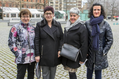 El musical 'West Side Story' aterrizó en Baluarte para deleite de los asistentes, que pudieron disfrutar de uno de los musicales más importantes del teatro universal. Grandes y pequeños se acercaron hasta el auditorio para disfrutar de la partitura de Leonard Bernstein, una de las mejores en la historia de los musicales.