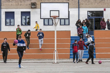 Alumnado del IESO del Camino de Viana durante una jornada lectiva.