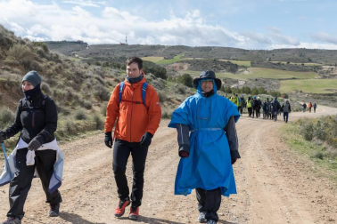 La Ribera peregrina contra el frío y la lluvia