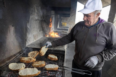 Alrededor de 90 kilómetros, divididos en cuatro o tres etapas, es la distancia que recorren miles de riberos hasta el Castillo de Javier