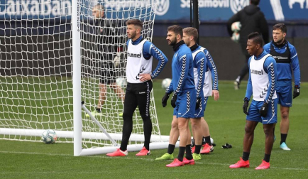 Los más pequeños disfrutaron este sábado, 7 de marzo, del entrenamiento a puerta cerrada del primer equipo en el estadio rojillo, un día antes del choque contra el RCD Espanyol.