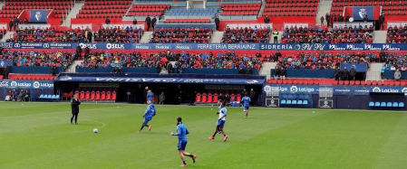 Los más pequeños disfrutaron este sábado, 7 de marzo, del entrenamiento a puerta cerrada del primer equipo en el estadio rojillo, un día antes del choque contra el RCD Espanyol.
