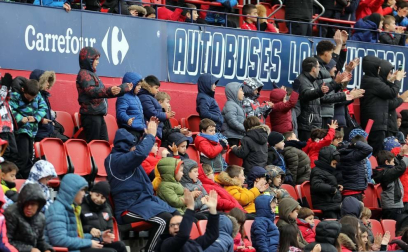 Los más pequeños disfrutaron este sábado, 7 de marzo, del entrenamiento a puerta cerrada del primer equipo en el estadio rojillo, un día antes del choque contra el RCD Espanyol.