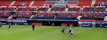 Los más pequeños disfrutaron este sábado, 7 de marzo, del entrenamiento a puerta cerrada del primer equipo en el estadio rojillo, un día antes del choque contra el RCD Espanyol.