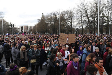 Miles de personas secundaron las movilizaciones en Pamplona participando en una marcha que partía de Antoniutti y acababa en la Plaza del Castillo.