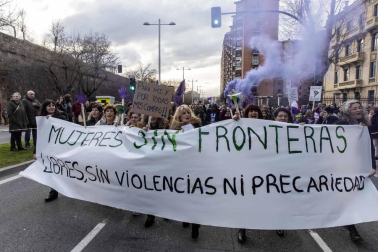 Miles de personas secundaron las movilizaciones en Pamplona participando en una marcha que partía de Antoniutti y acababa en la Plaza del Castillo.