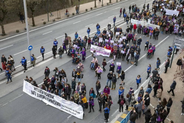 Miles de personas secundaron las movilizaciones en Pamplona participando en una marcha que partía de Antoniutti y acababa en la Plaza del Castillo.