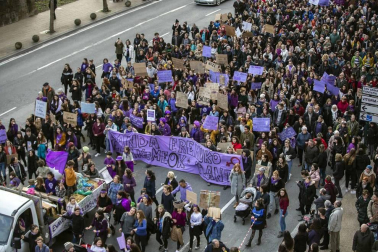 Miles de personas secundaron las movilizaciones en Pamplona participando en una marcha que partía de Antoniutti y acababa en la Plaza del Castillo.