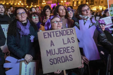 Miles de personas secundaron las movilizaciones en Pamplona participando en una marcha que partía de Antoniutti y acababa en la Plaza del Castillo.