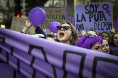 Miles de personas secundaron las movilizaciones en Pamplona participando en una marcha que partía de Antoniutti y acababa en la Plaza del Castillo.