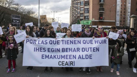 Miles de personas secundaron las movilizaciones en Pamplona participando en una marcha que partía de Antoniutti y acababa en la Plaza del Castillo.