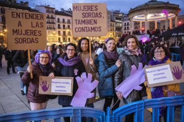 Miles de personas secundaron las movilizaciones en Pamplona participando en una marcha que partía de Antoniutti y acababa en la Plaza del Castillo.