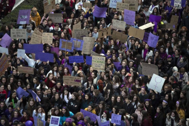 Miles de personas secundaron las movilizaciones en Pamplona participando en una marcha que partía de Antoniutti y acababa en la Plaza del Castillo.