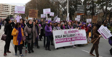 Miles de personas secundaron las movilizaciones en Pamplona participando en una marcha que partía de Antoniutti y acababa en la Plaza del Castillo.