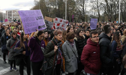 Miles de personas secundaron las movilizaciones en Pamplona participando en una marcha que partía de Antoniutti y acababa en la Plaza del Castillo.