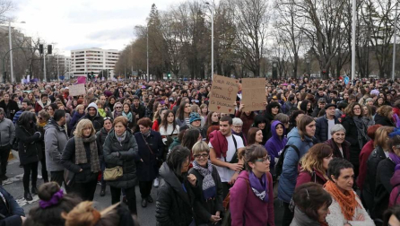 Miles de personas secundaron las movilizaciones en Pamplona participando en una marcha que partía de Antoniutti y acababa en la Plaza del Castillo.
